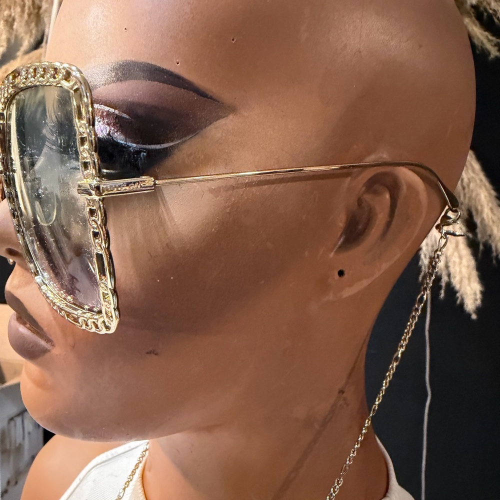 Authentic Gucci Oversized Sunglasses with Chain - Picture 2 of 6